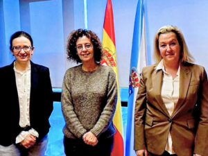 La presidenta del OSF, María Dolores Asensi, se reunió en Santiago de Compostela con Carmen Duran Parrondo, directora general de Salud Pública de la Consellería de Sanidade de la Xunta de Galicia; e Inés Mato Naveira, subdirectora general de Salud Ambiental y Seguridad Alimentaria de la Consellería de Sanidade de la Xunta de Galicia